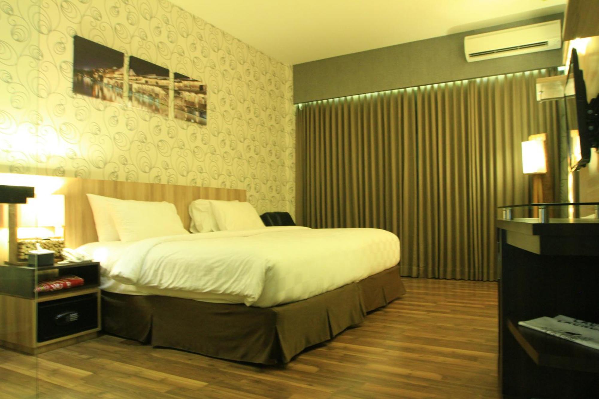 Oxville Hotel Padang  Chambre photo